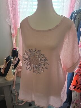 Bella Amore Light Pink Sequin Flower 100 % Linen Short Sleeve Top NWOT